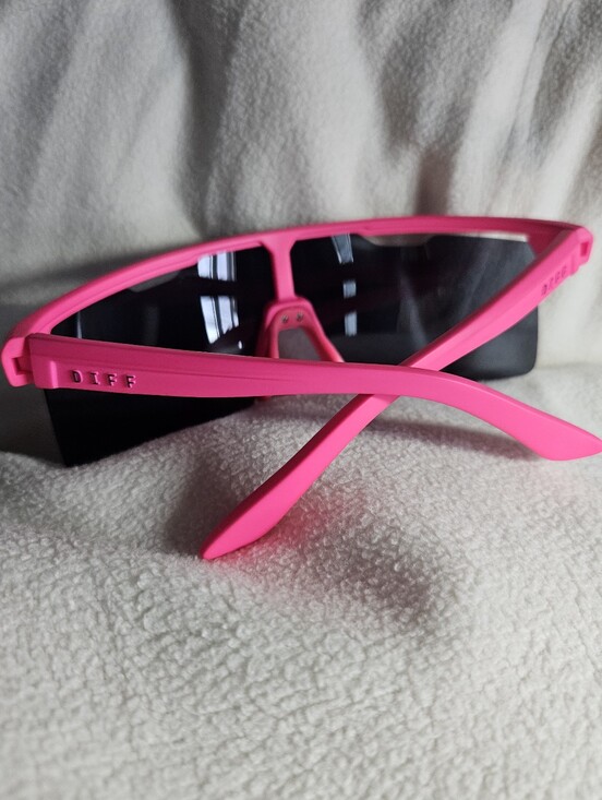 Diff Eyewear Luka Neon Pink Sunglasses main image 7